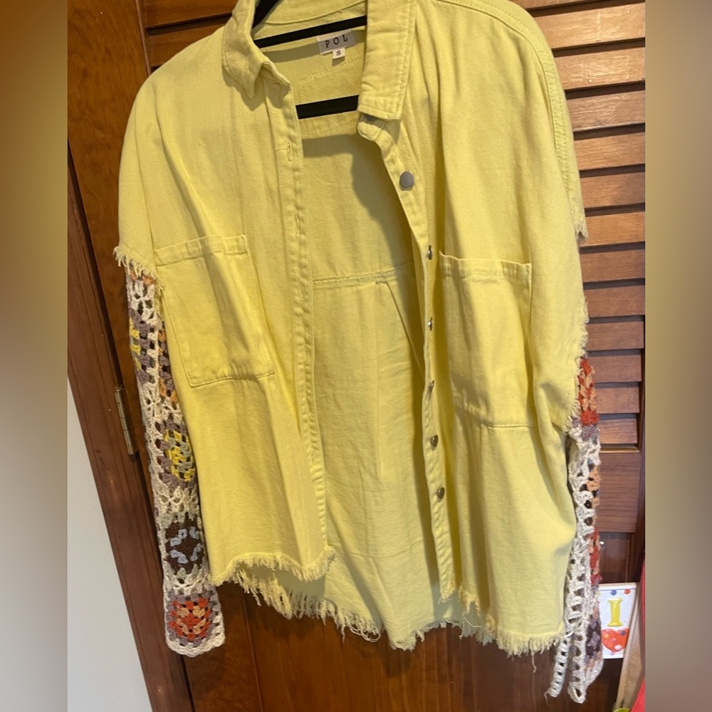 POL yellow denim‎ shirt/shacket with crochet designed sleeves